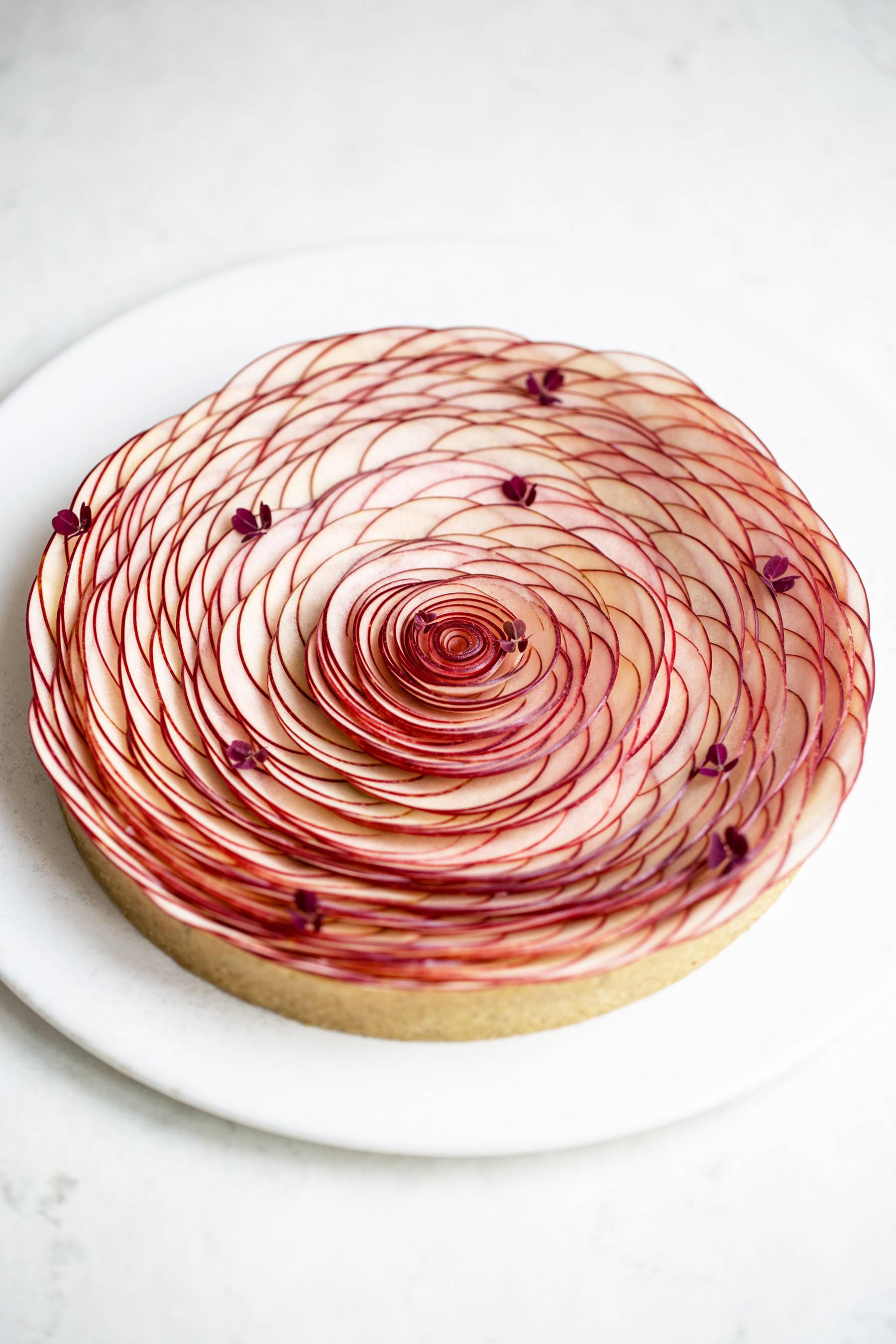 Apple tart with hazelnut and cinnamon