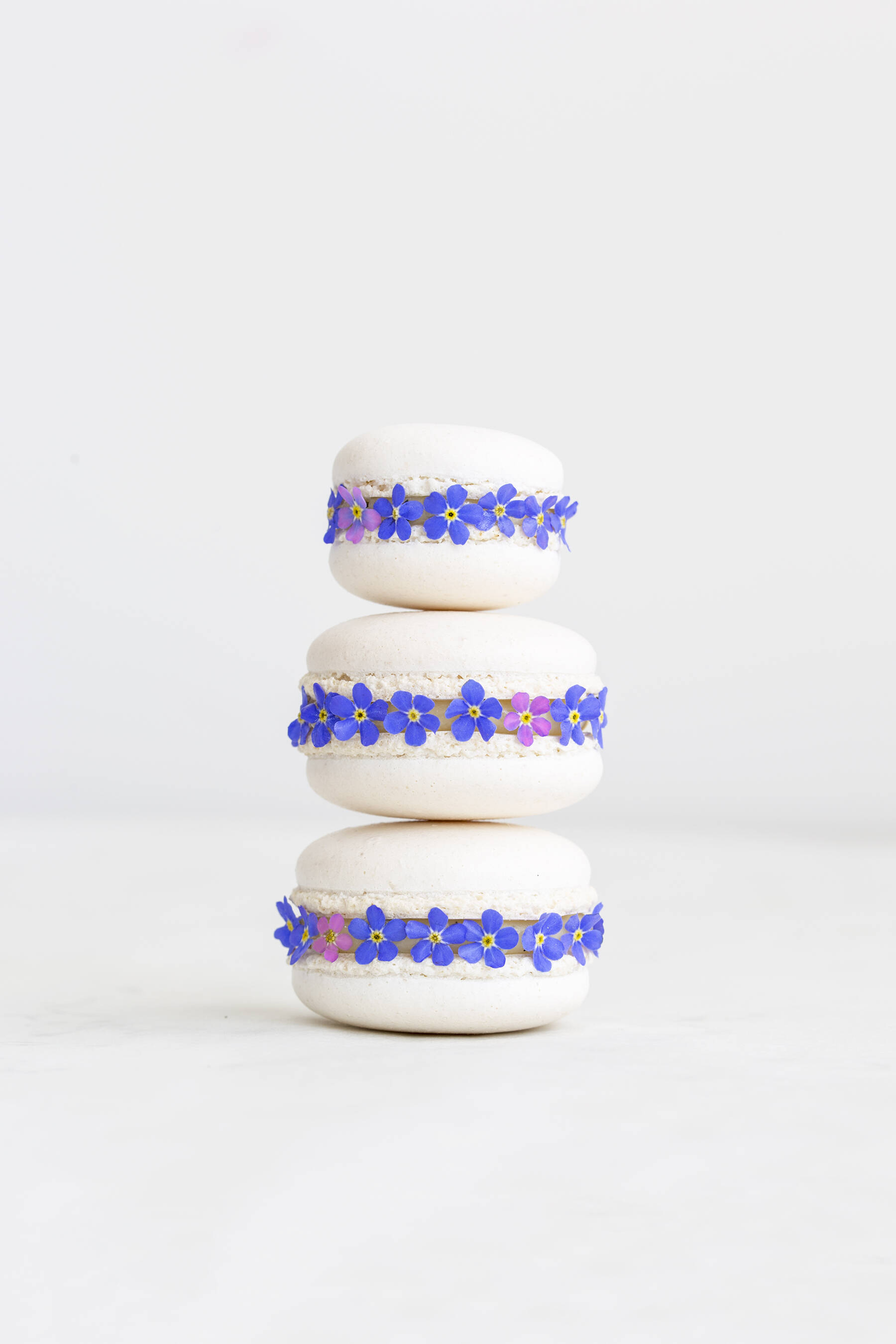 Vanilla lemon macarons